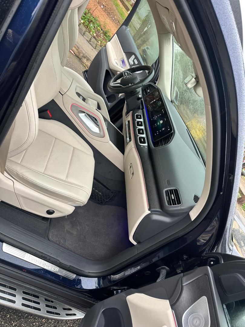 Mercedes Benz GLS450