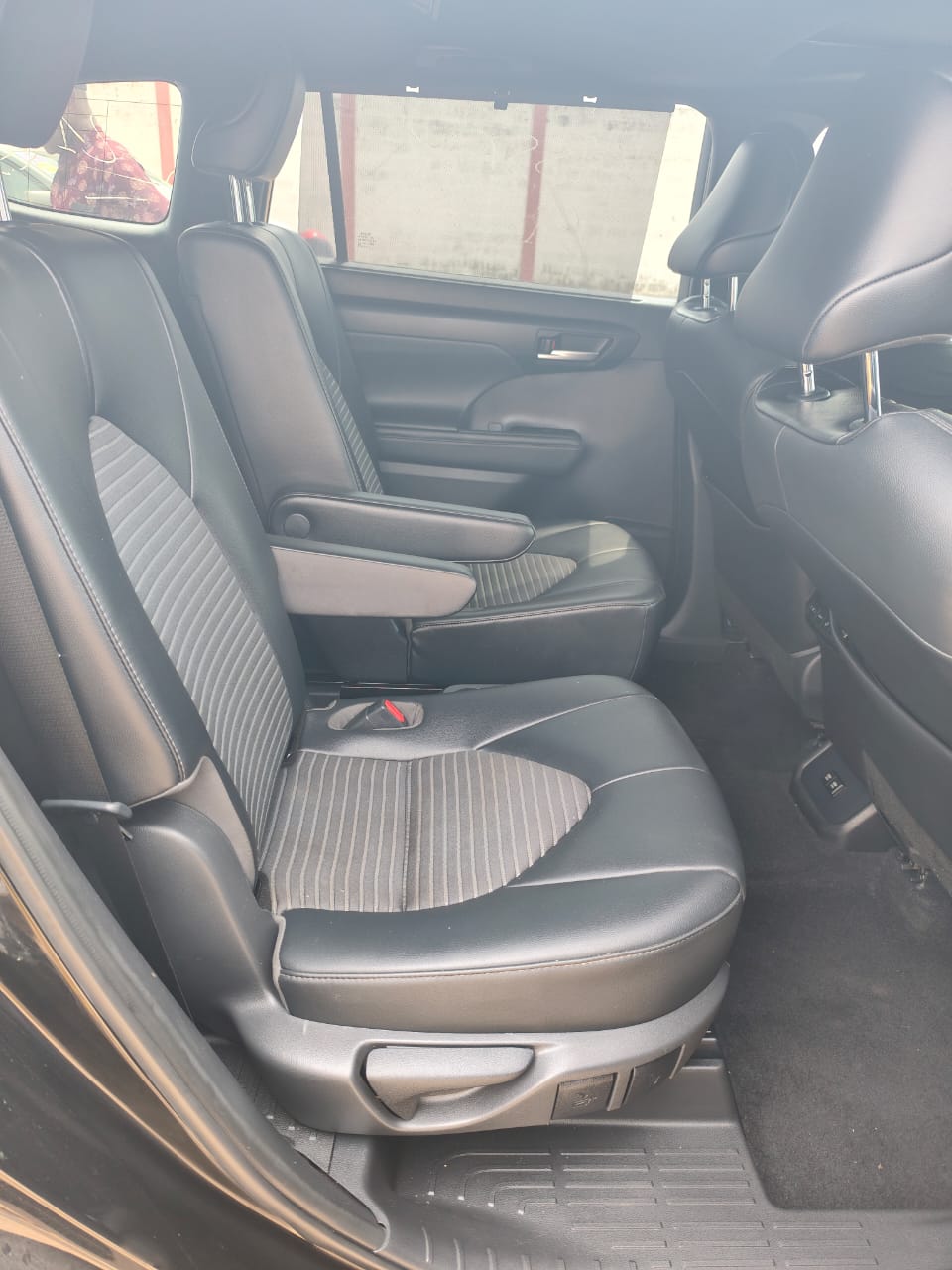 Super Clean 2022 Toyota Highlander XSE – Luxury Family SUV