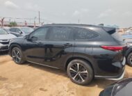 Super Clean 2022 Toyota Highlander XSE – Luxury Family SUV