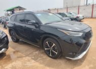 Super Clean 2022 Toyota Highlander XSE – Luxury Family SUV